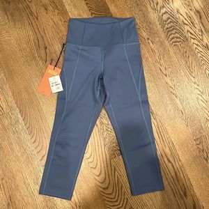 NWT Girlfriend Collective XS Monarch 3/4 Leggings